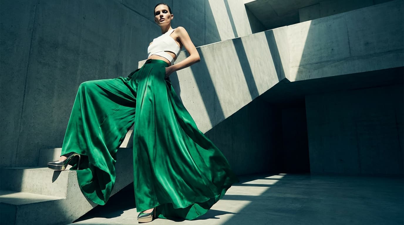Cómo combinar pantalones anchos: zapatos, arriba y colores